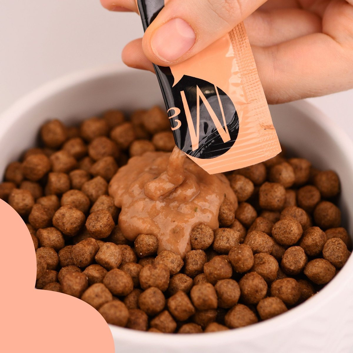 Ласощі для котів Mavsy Creamy Treats Tuna + Salmon + Catnip — тунцево-лососевий крем-суп з люцерною та котячою м'ятою — Фото 4